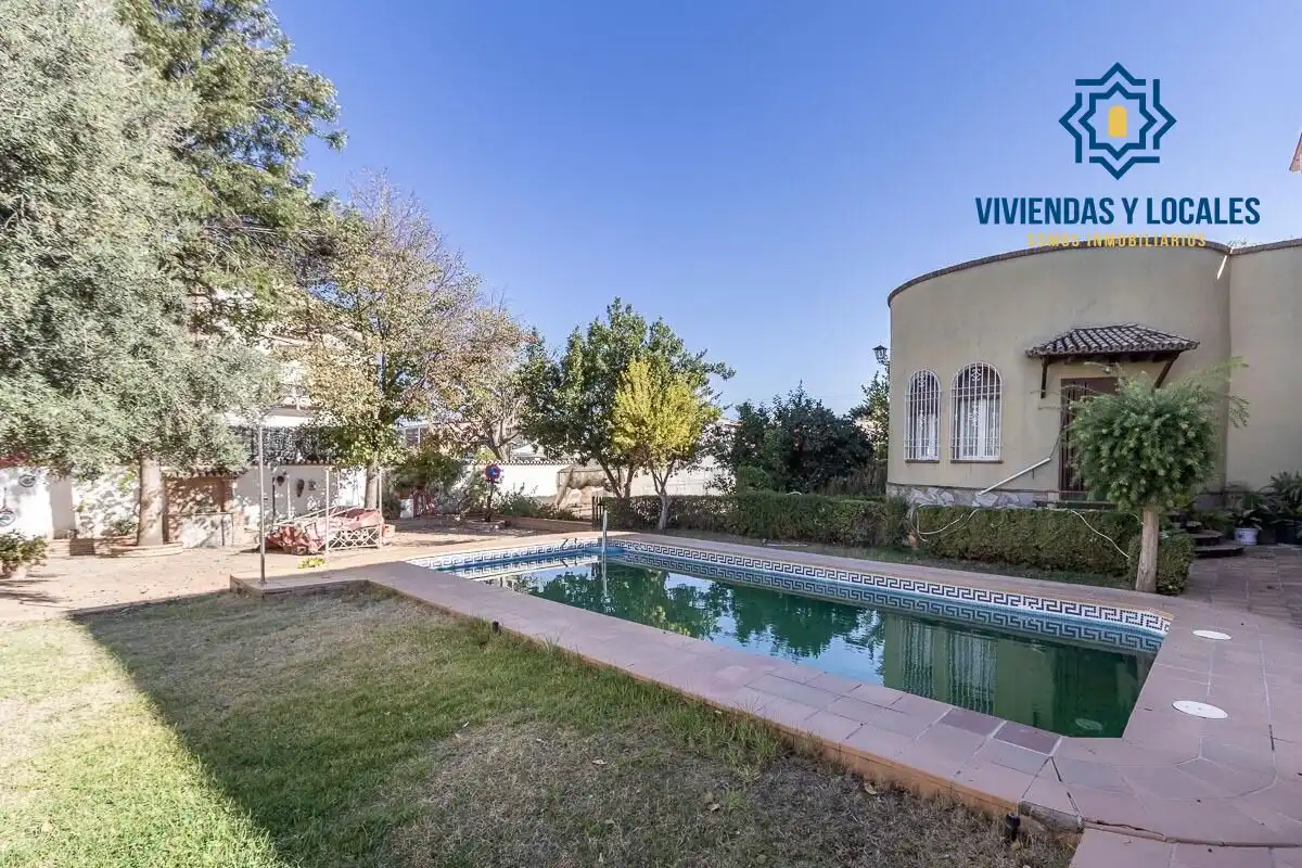 Villa avec piscine à vendre à Residencial Triana - Barrio Alto