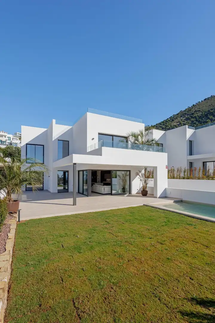 Vista exterior de Casa o xalet en venda en Mijas amb Aire condicionat, Calefacció i Jardí privat