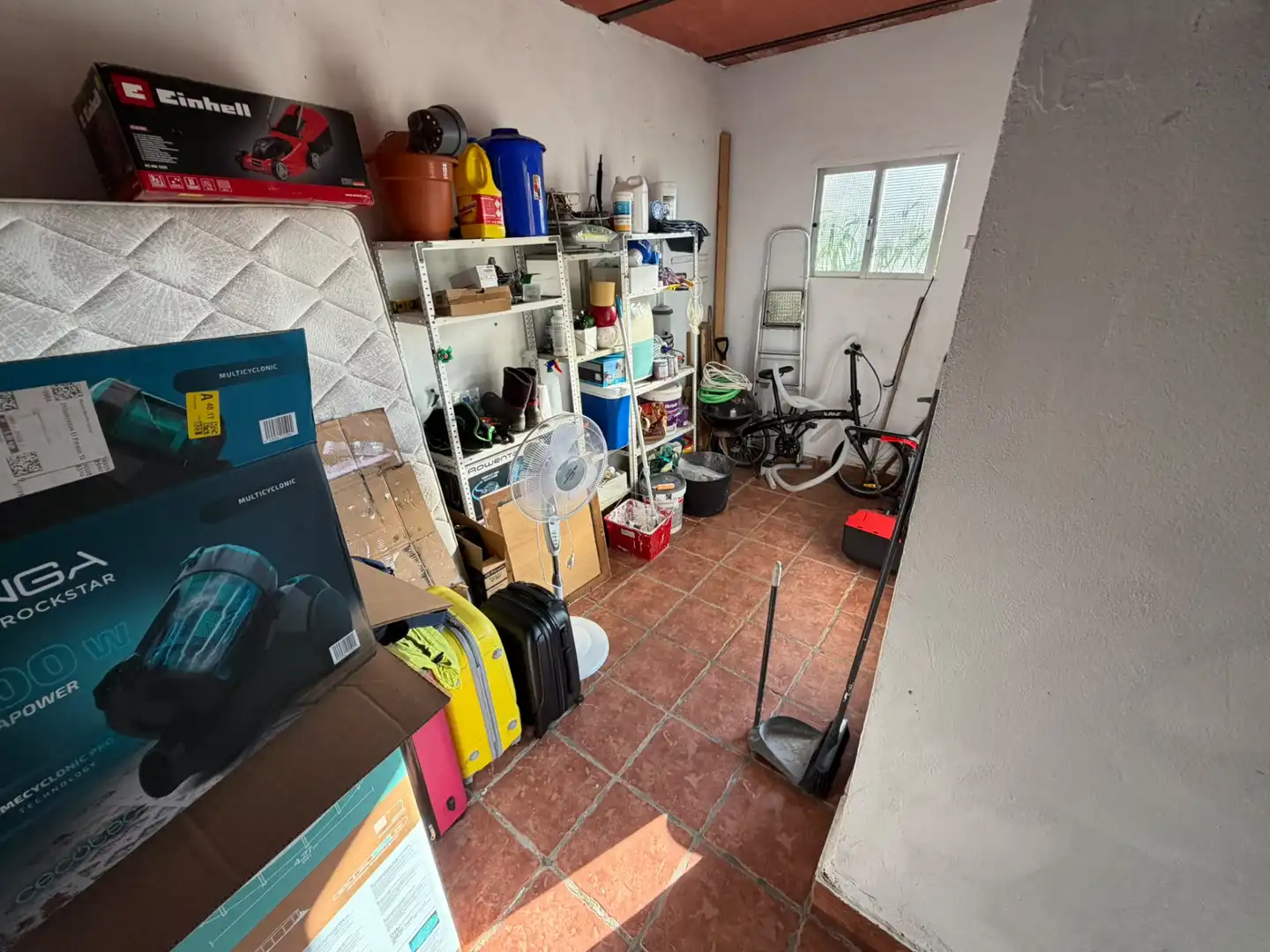 Casa adosada en venda en La Línea de la Concepción amb Moblat