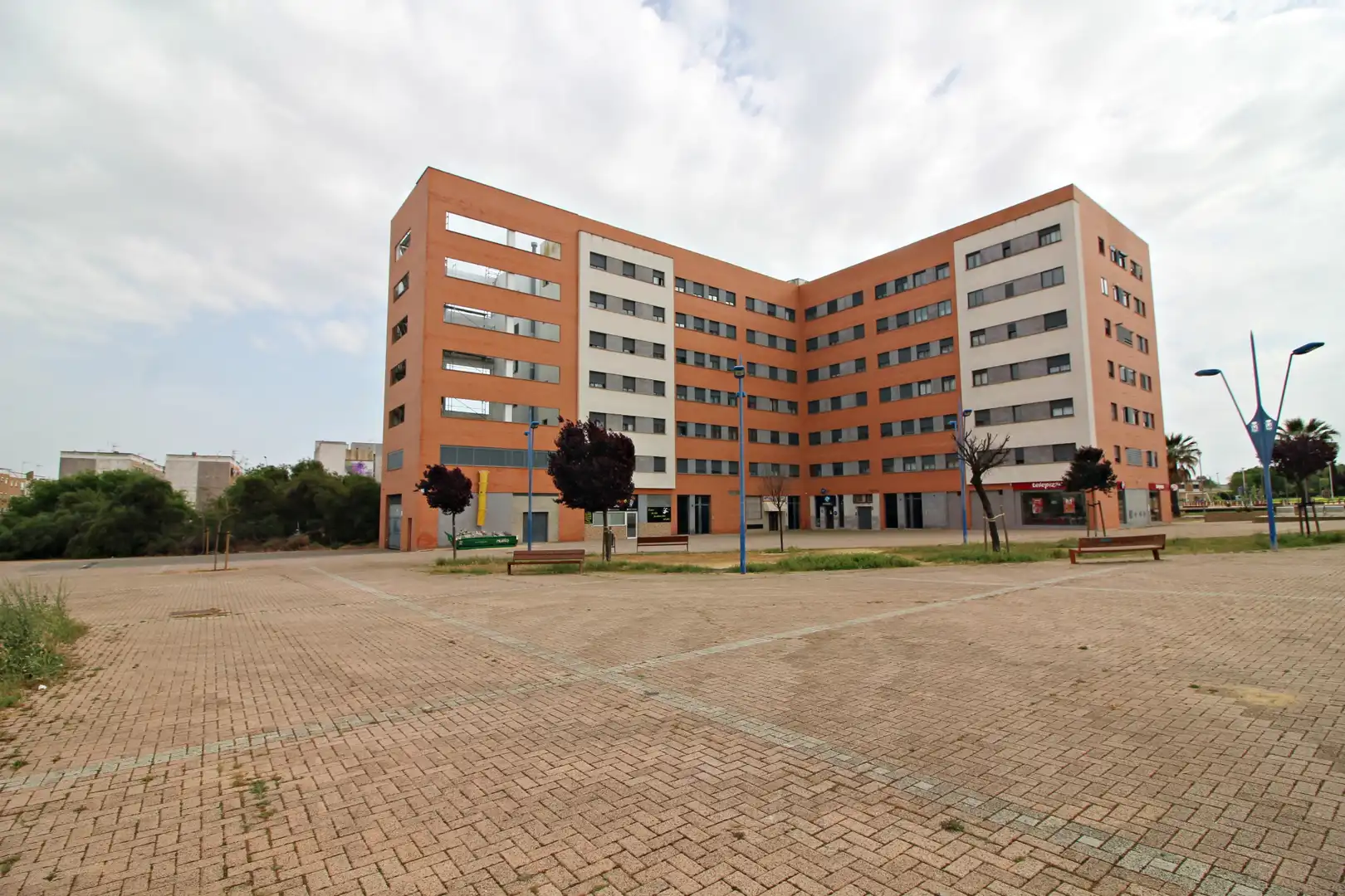 Vista exterior de Garatge en venda en Huelva