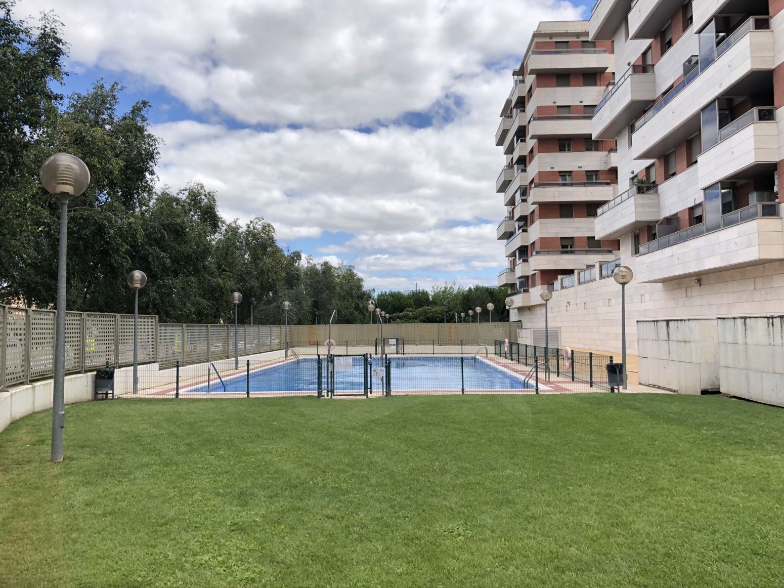 Swimming pool of Flat for sale in  Logroño  with Air Conditioner, Heating and Parquet flooring