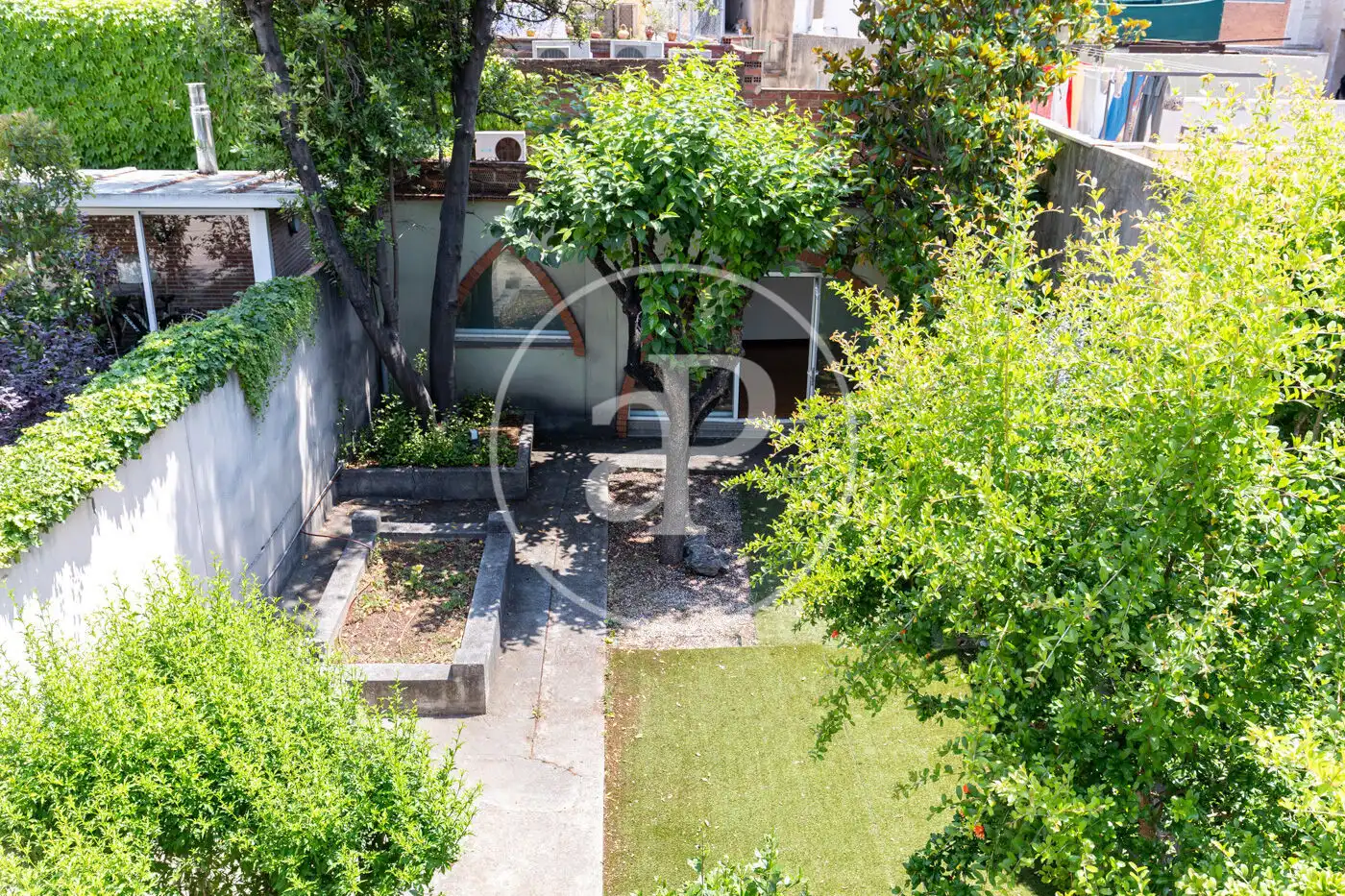 Jardí de Casa adosada en venda en Sabadell amb Aire condicionat, Calefacció i Jardí privat