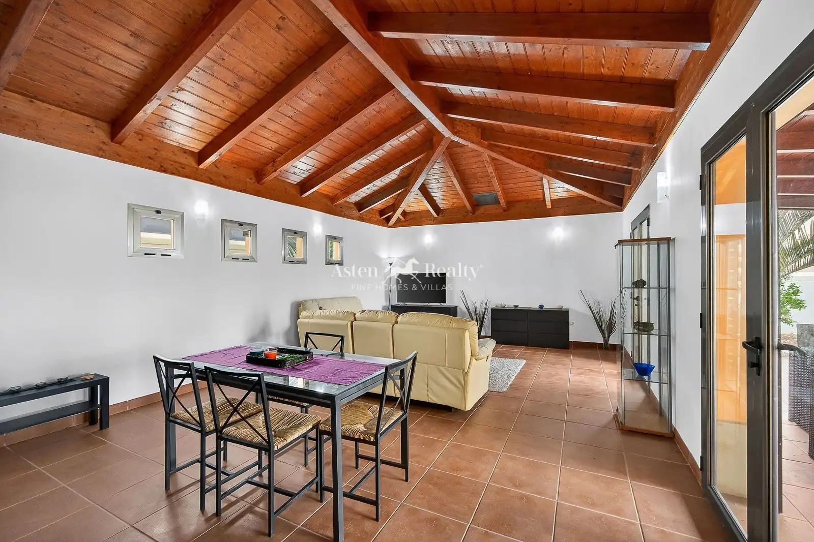 Sala d'estar de Casa o xalet en venda en Tacoronte amb Terrassa, Piscina i Moblat