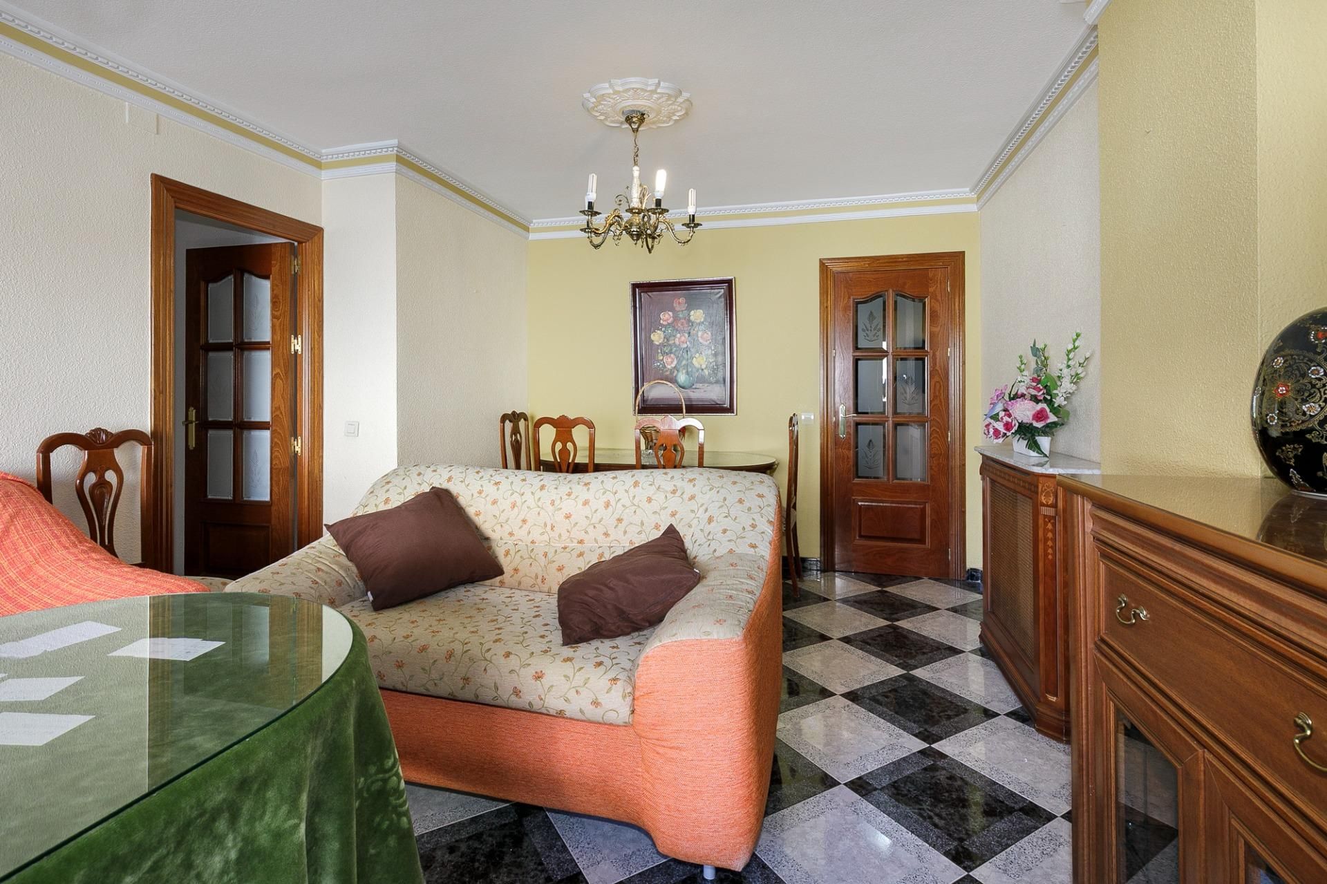 Sala d'estar de Pis en venda en  Granada Capital amb Aire condicionat i Terrassa