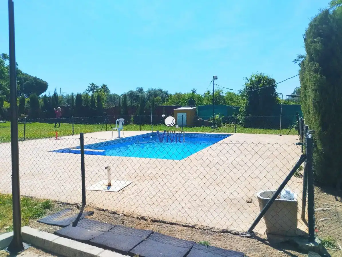 Piscina de Casa o chalet en venta en Carmona con Aire acondicionado, Jardín privado y Trastero