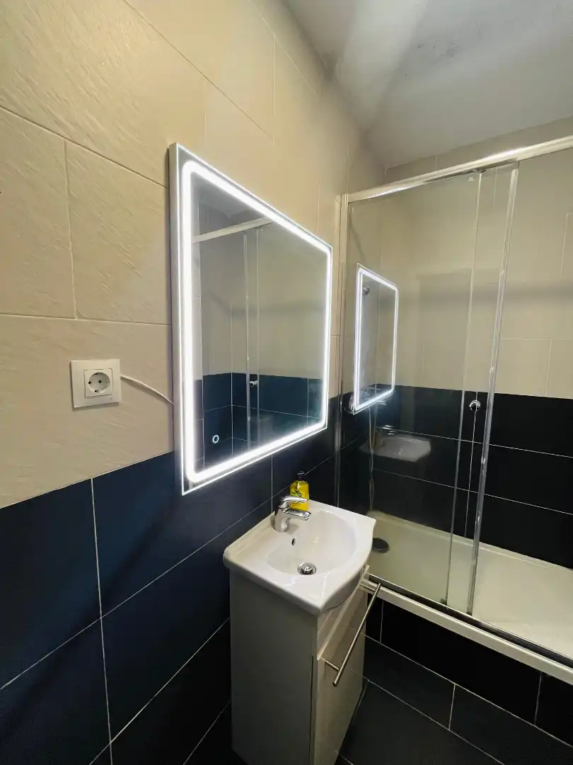 Bathroom of Flat for share in Madrid  with Heating, Furnished and Oven