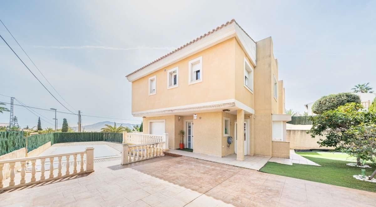 Vista exterior de Casa adosada en venda en La Nucia amb Aire condicionat, Calefacció i Jardí privat