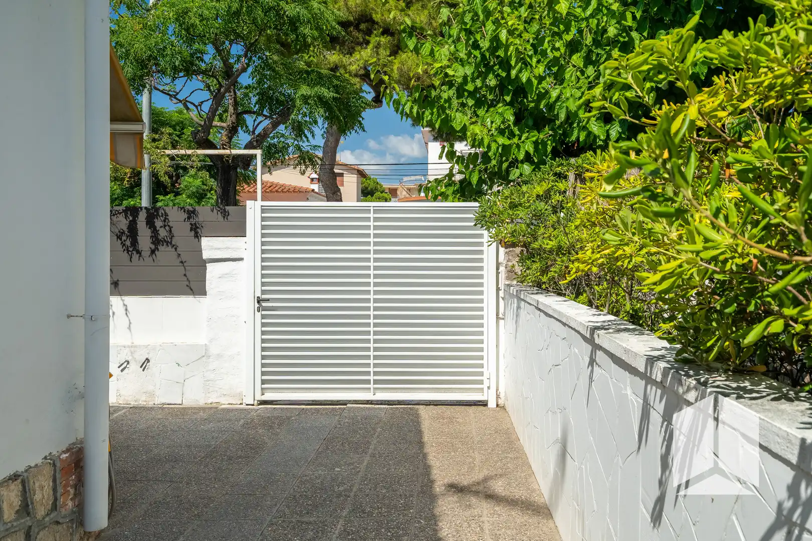 Vista exterior de Casa o xalet en venda en Castelldefels amb Aire condicionat, Terrassa i Traster