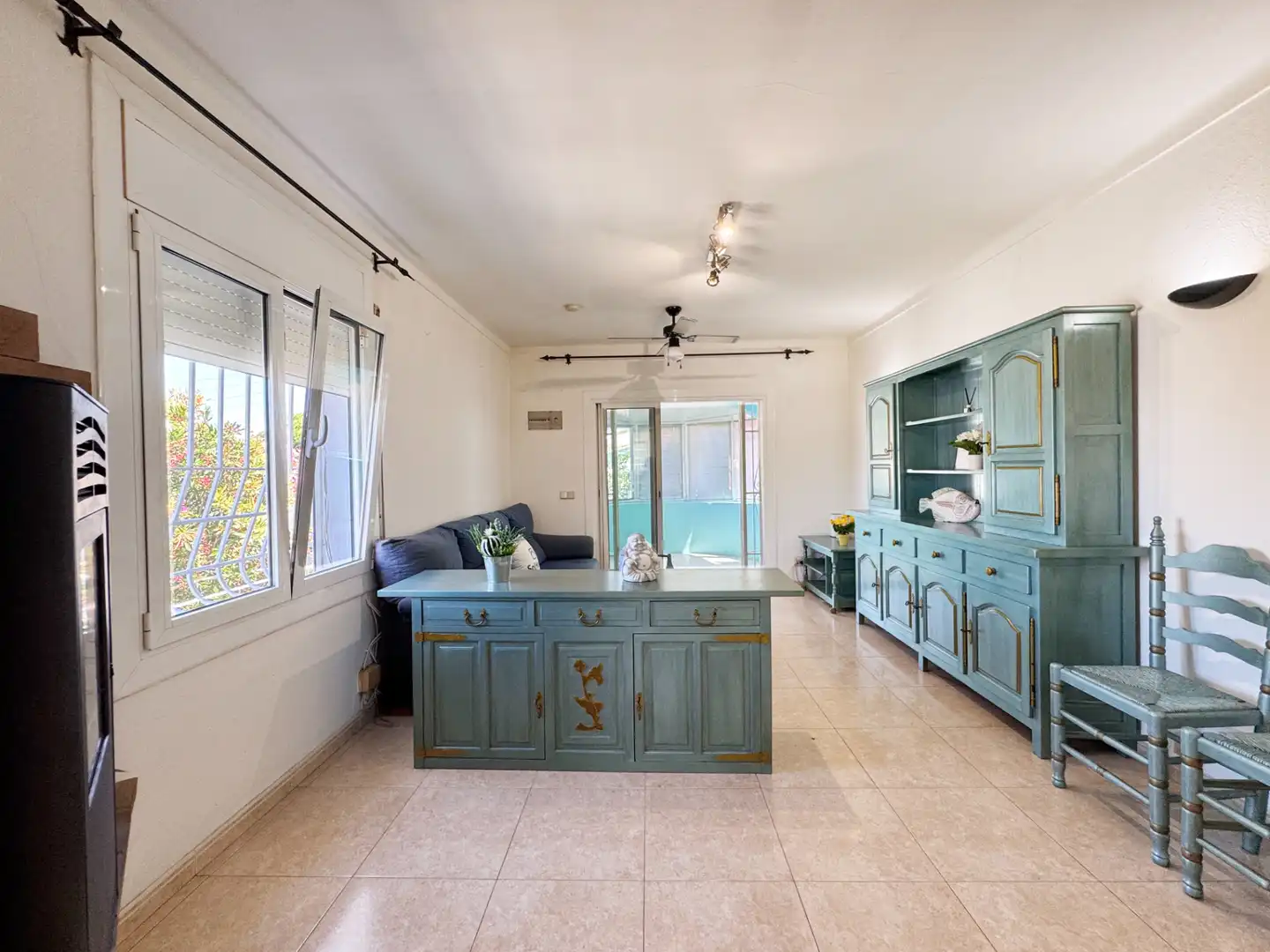 Living room of Houses for sale in L'Escala  with Private garden, Terrace and Alarm