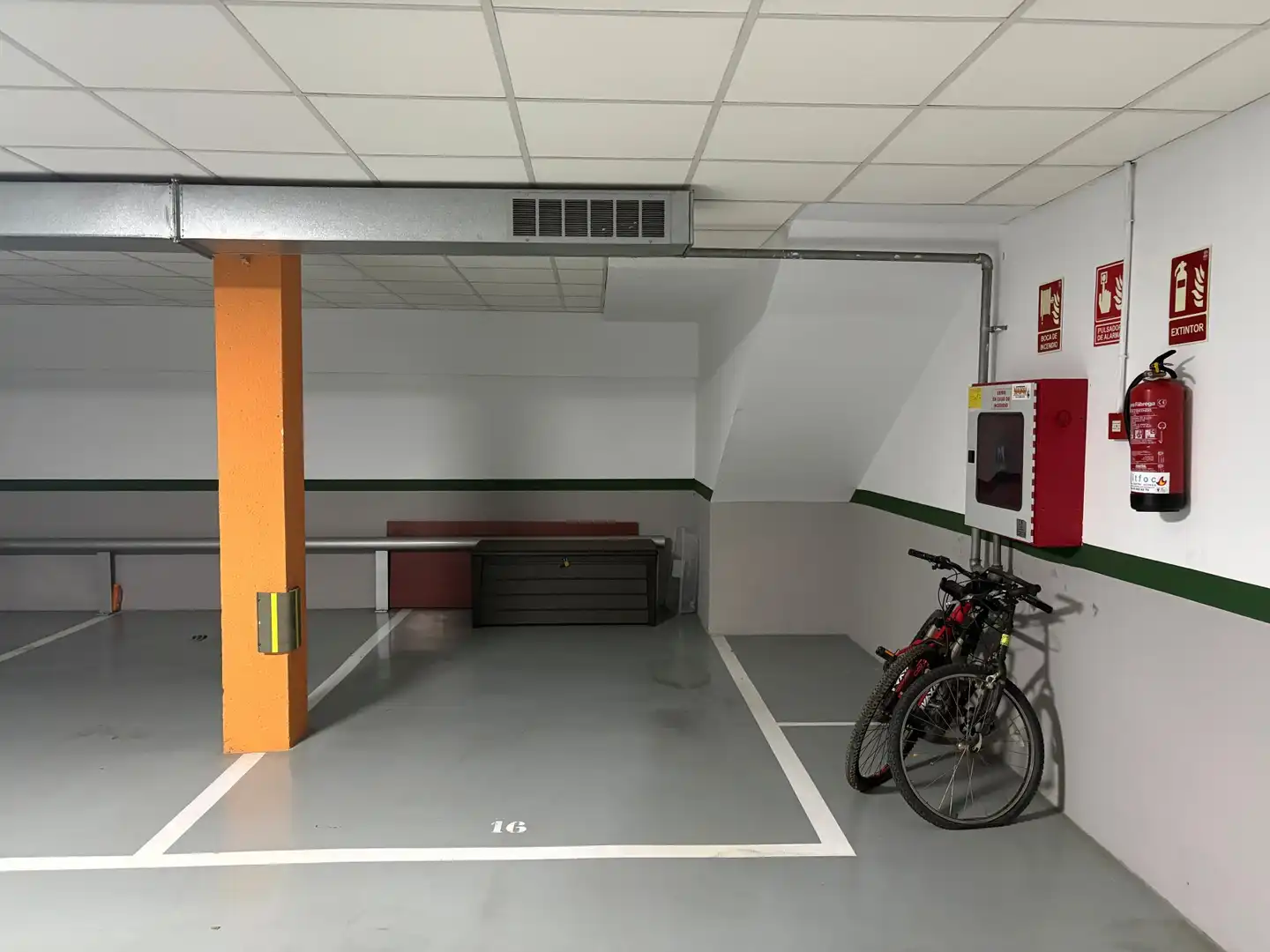 Parking de Dúplex en venta en Sant Pere de Ribes con Aire acondicionado, Calefacción y Parquet