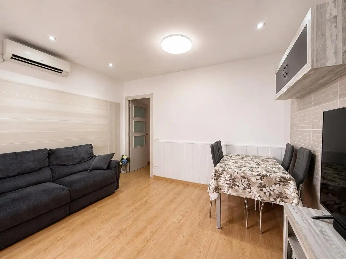 Living room of Houses for sale in Sabadell  with Air Conditioner, Terrace and Storage room