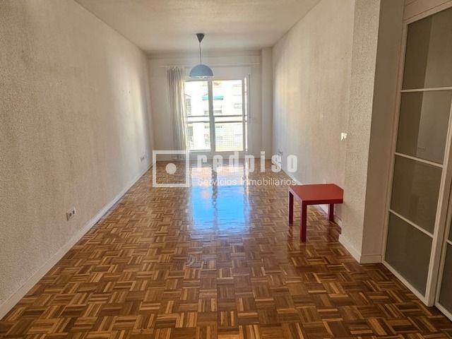 Living room of Flat for sale in  Madrid Capital  with Air Conditioner, Heating and Parquet flooring