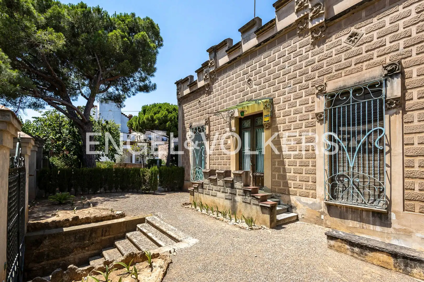 Vista exterior de Casa o chalet en venta en Sant Boi de Llobregat con Aire acondicionado, Calefacción y Jardín privado