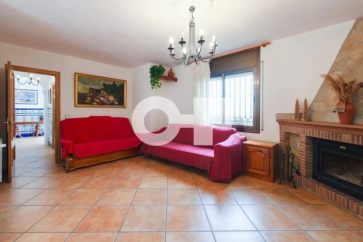 Sala d'estar de Casa o xalet en venda en Tordera amb Calefacció, Terrassa i Piscina