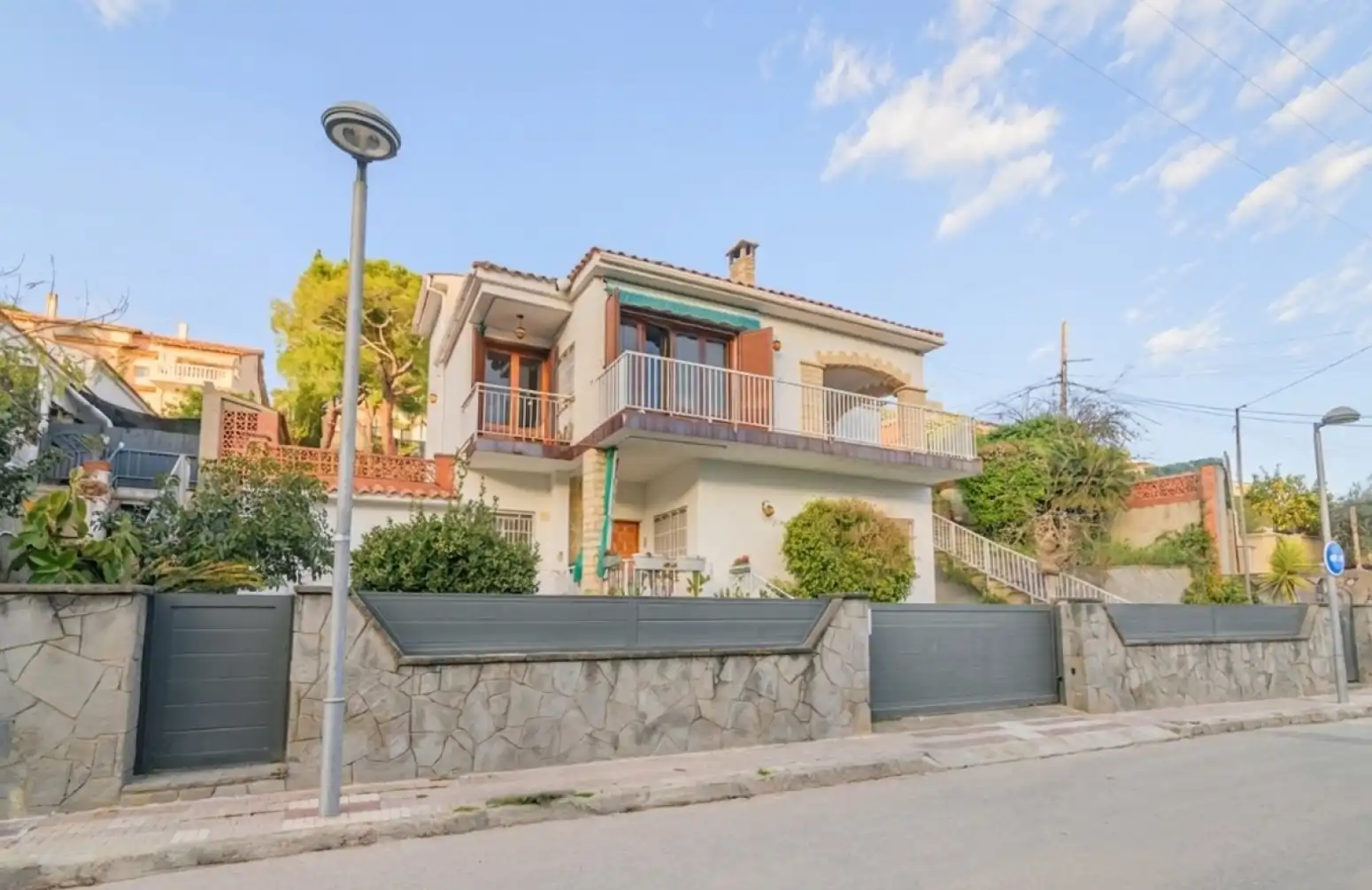 Vista exterior de Casa o xalet en venda en Cubelles amb Terrassa i Balcó