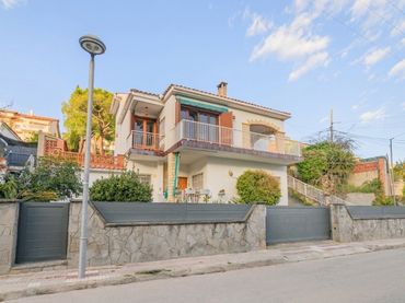 Haus mit Balkon zum Verkauf in Cubelles - Calle GESSAMI