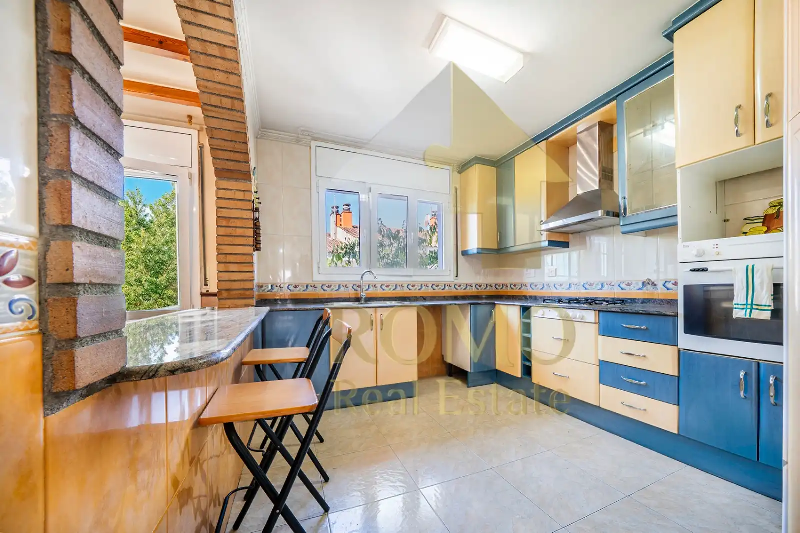 Cocina de Casa adosada en venta en Santa Perpètua de Mogoda con Calefacción y Trastero