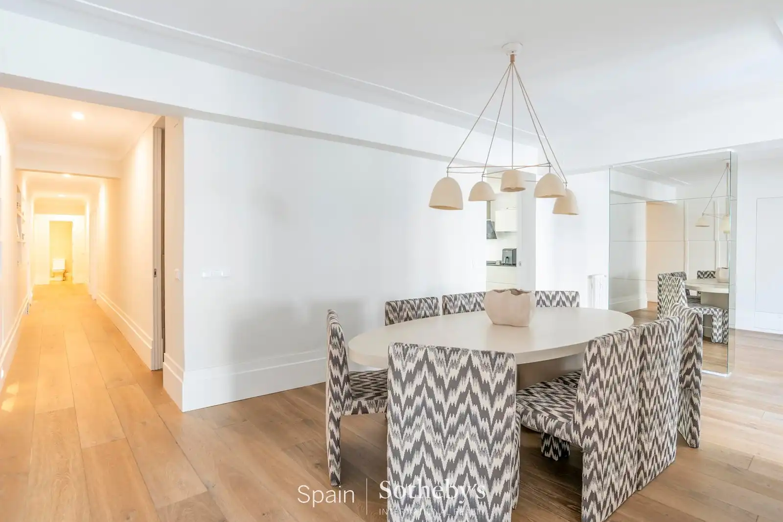 Menjador de Apartament en venda en Madrid amb Aire condicionat, Calefacció i Traster