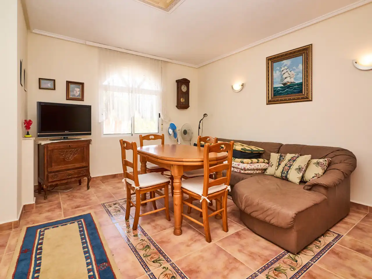 Sala d'estar de Casa o xalet en venda en Torrevieja amb Aire condicionat, Calefacció i Jardí privat