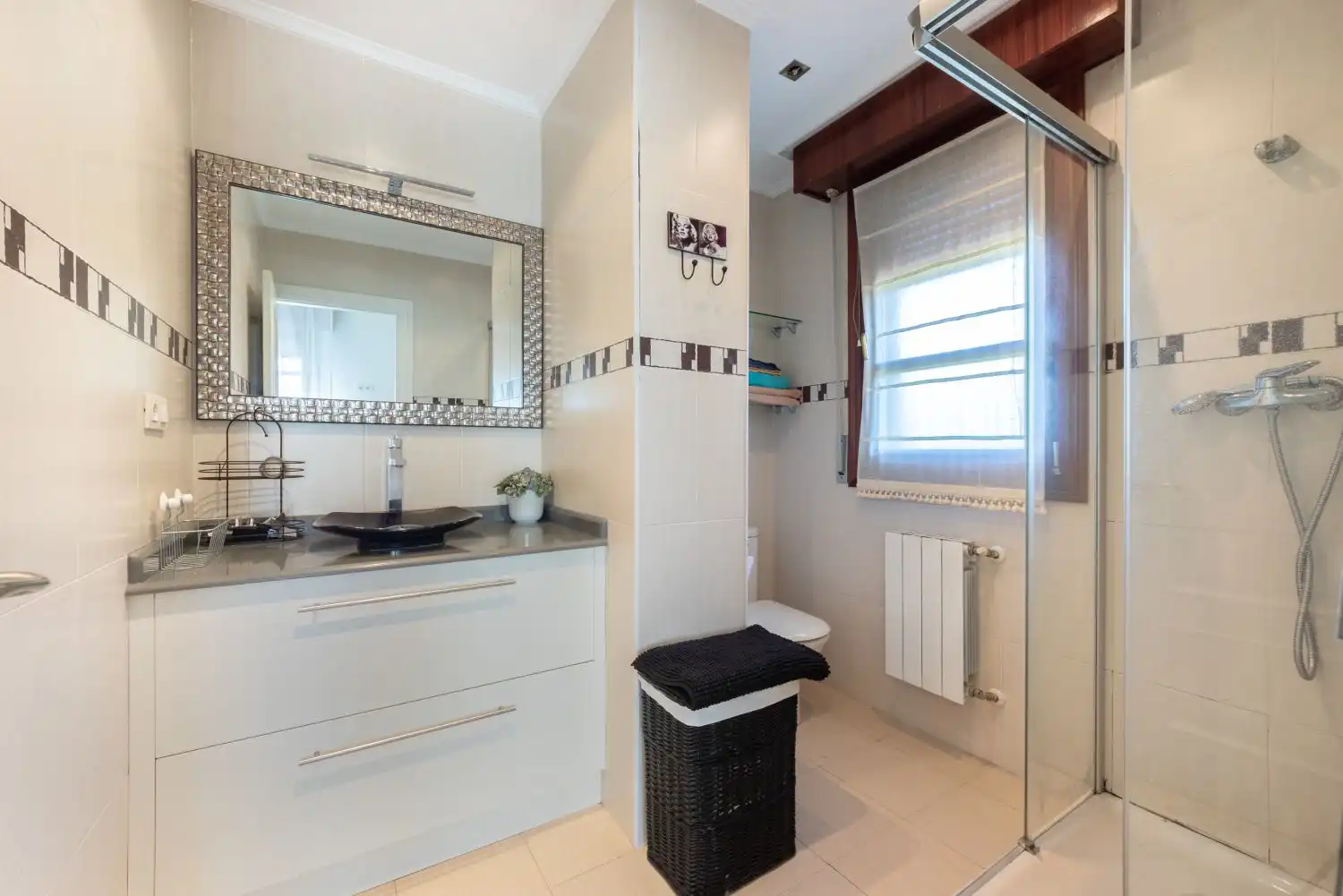 Baño de Casa o chalet en venta en Zalla  con Calefacción, Parquet y Terraza
