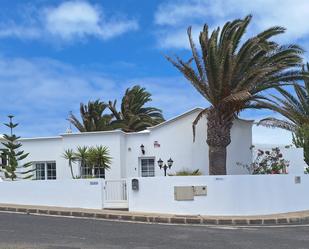 Vista exterior de Casa o xalet en venda en Haría amb Terrassa