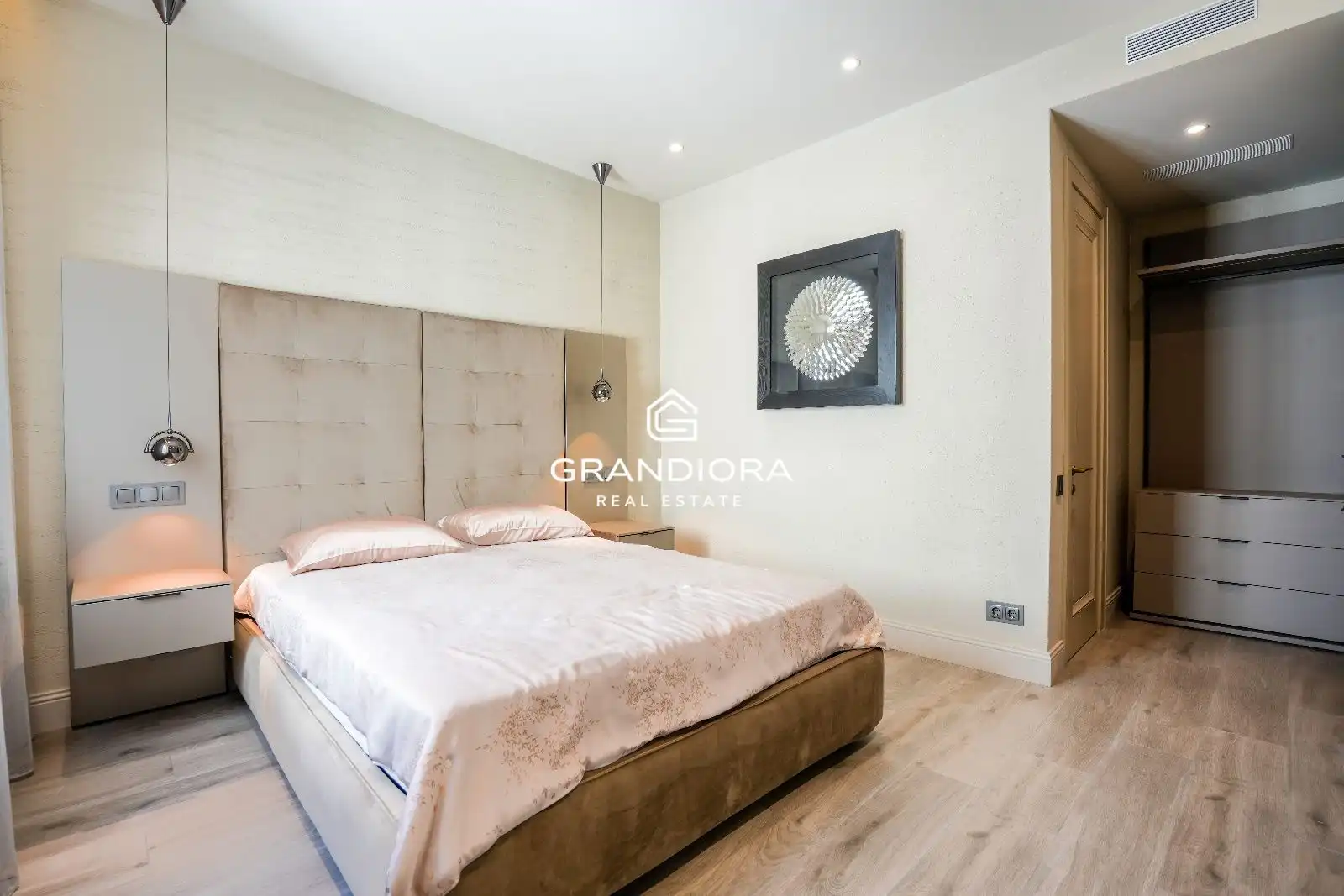 Dormitori de Apartament de lloguer en Badalona amb Aire condicionat, Calefacció i Moblat
