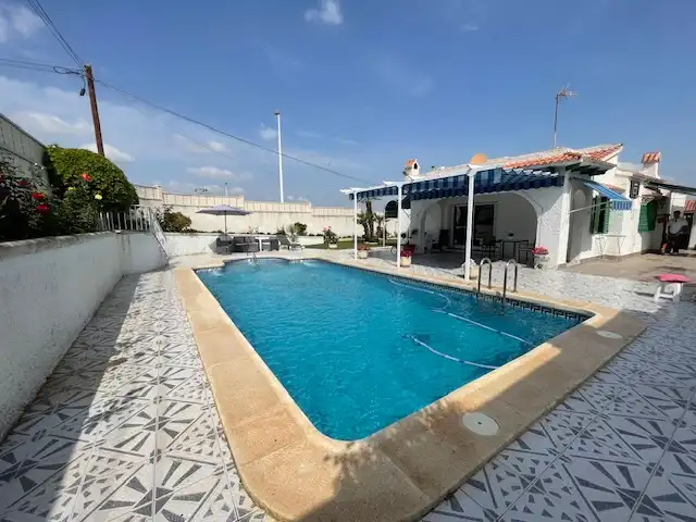 Piscina de Casa o xalet en venda en Elche / Elx amb Aire condicionat, Calefacció i Terrassa