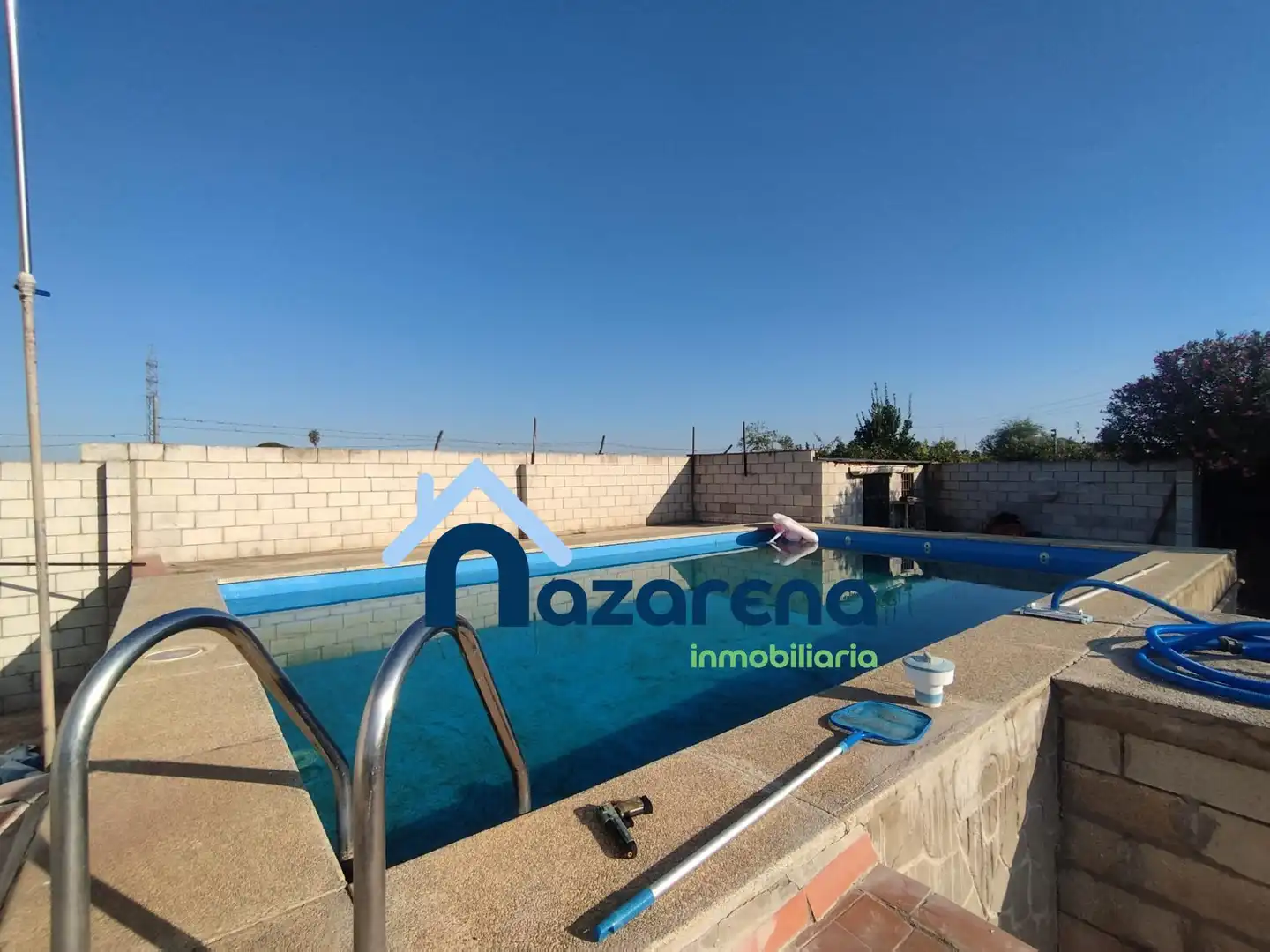 Piscina de Terreno en venta en Alcalá de Guadaira