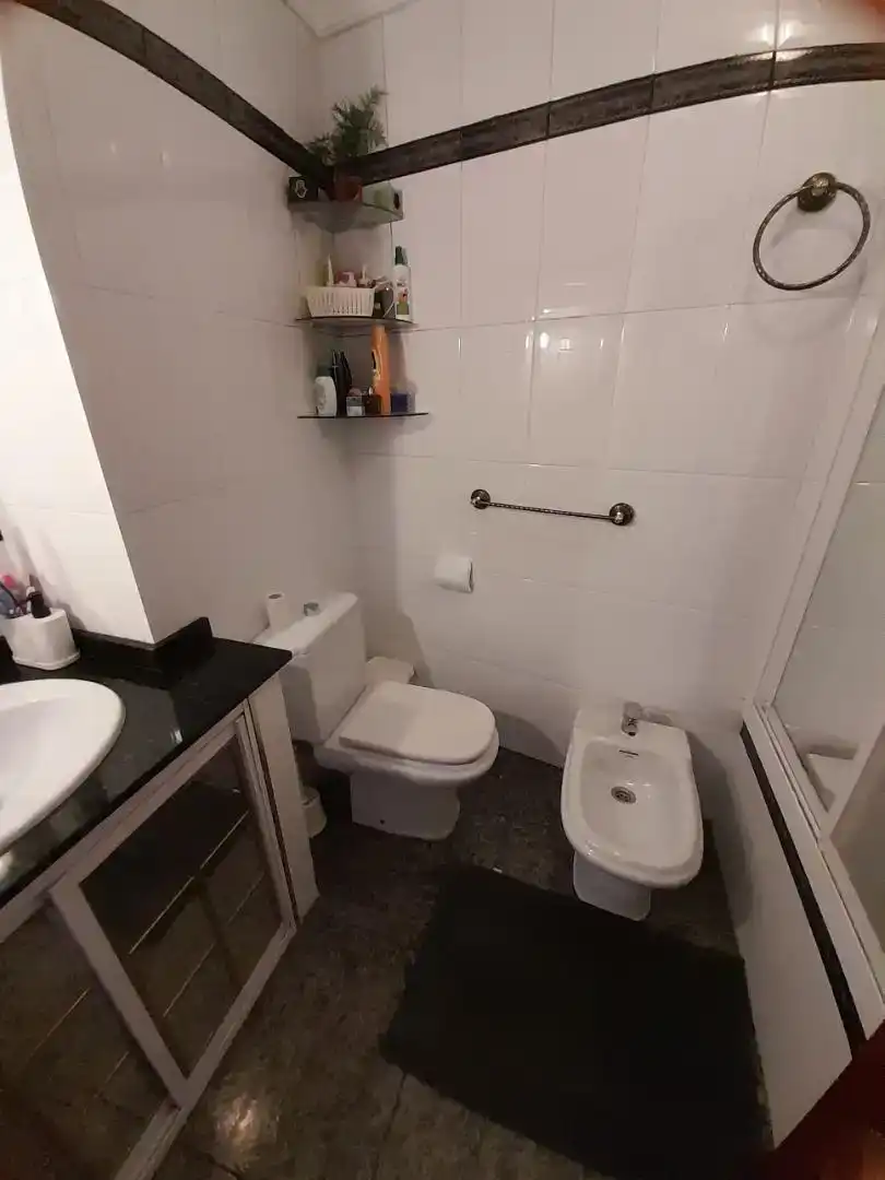 Badezimmer von Wohnung zum Verkauf in Ronda mit Klimaanlage und Balkon