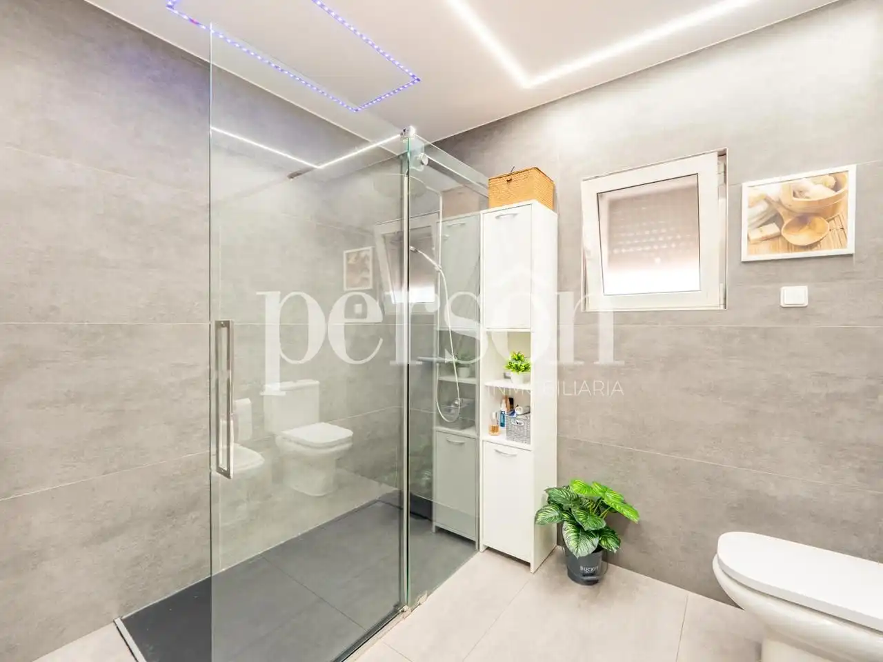 Bathroom of Houses for sale in Torrent  with Air Conditioner, Private garden and Terrace