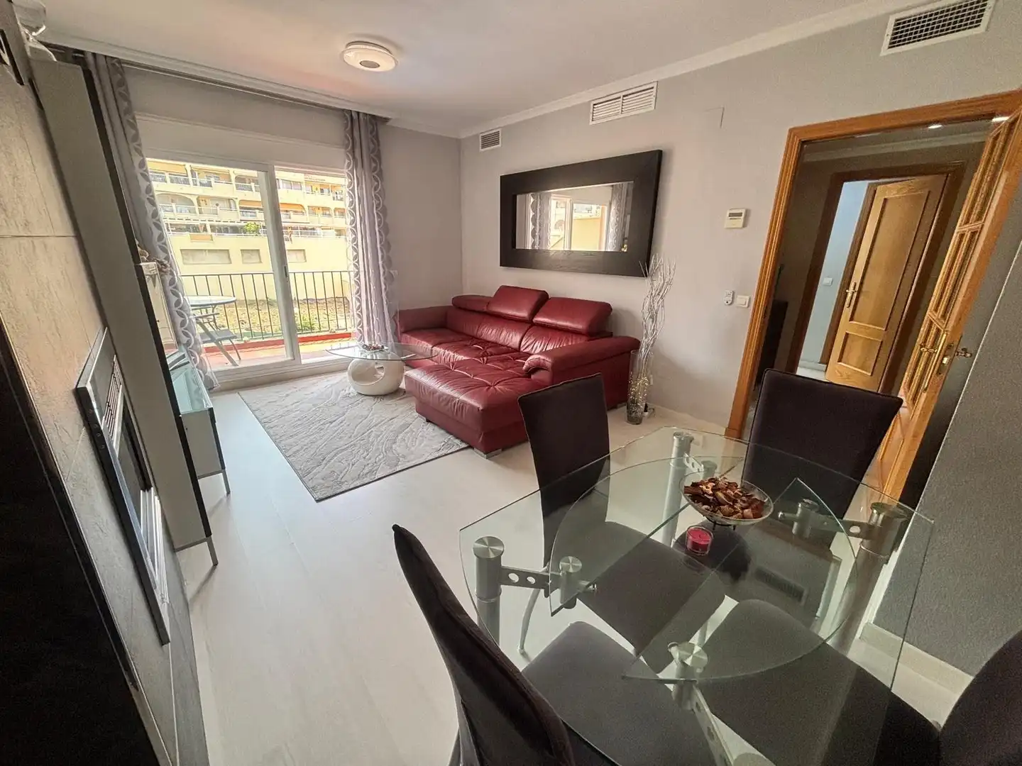 Sala de estar de Piso en venta en Benalmádena con Aire acondicionado, Terraza y Trastero