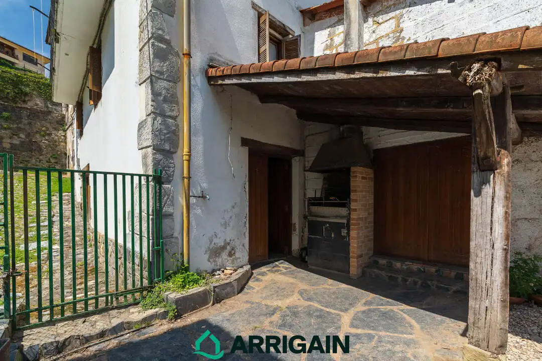 Vista exterior de Casa o xalet en venda en Aia amb Calefacció, Jardí privat i Traster