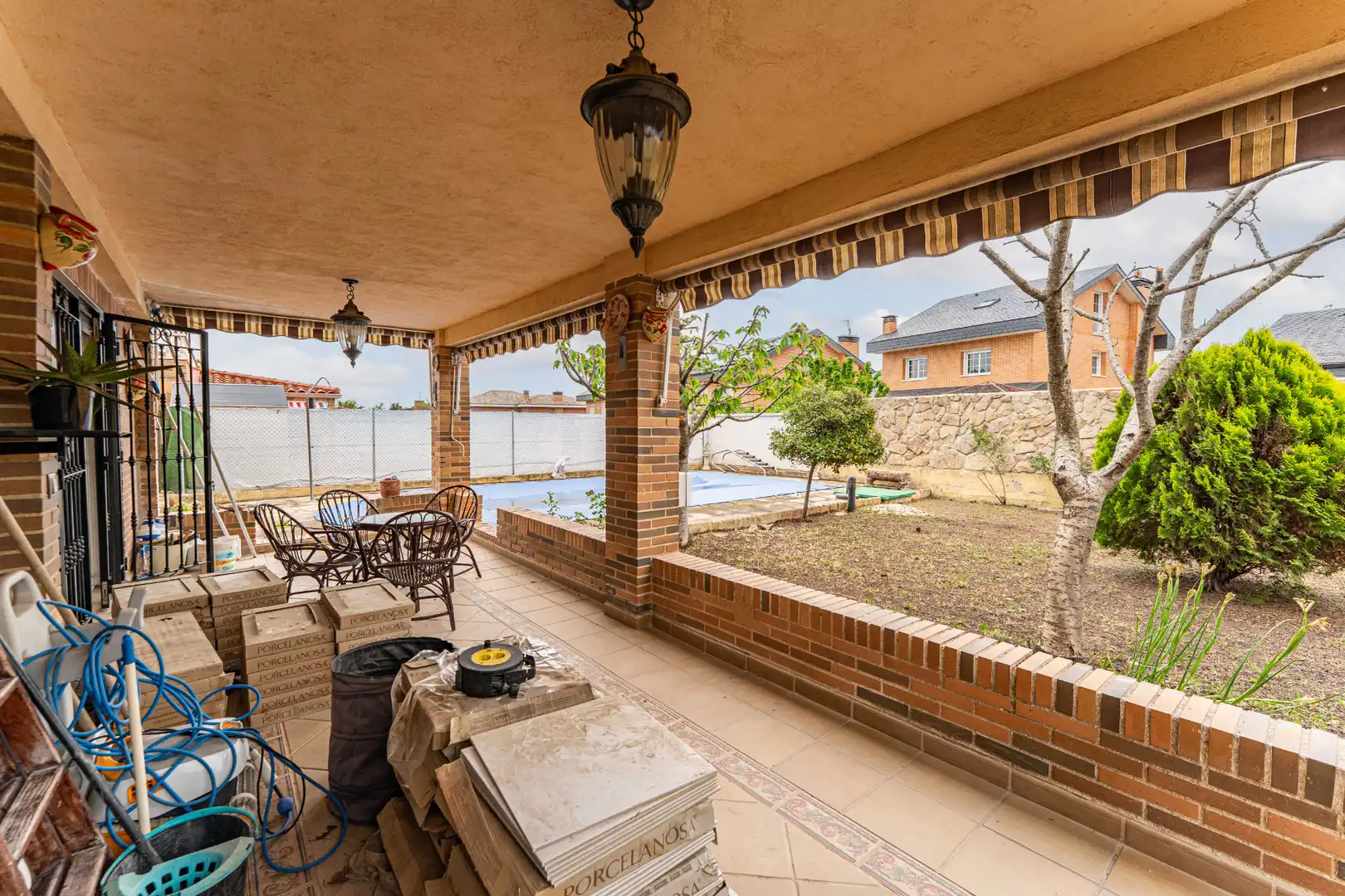 Terrassa de Casa o xalet en venda en Serranillos del Valle amb Aire condicionat, Calefacció i Jardí privat