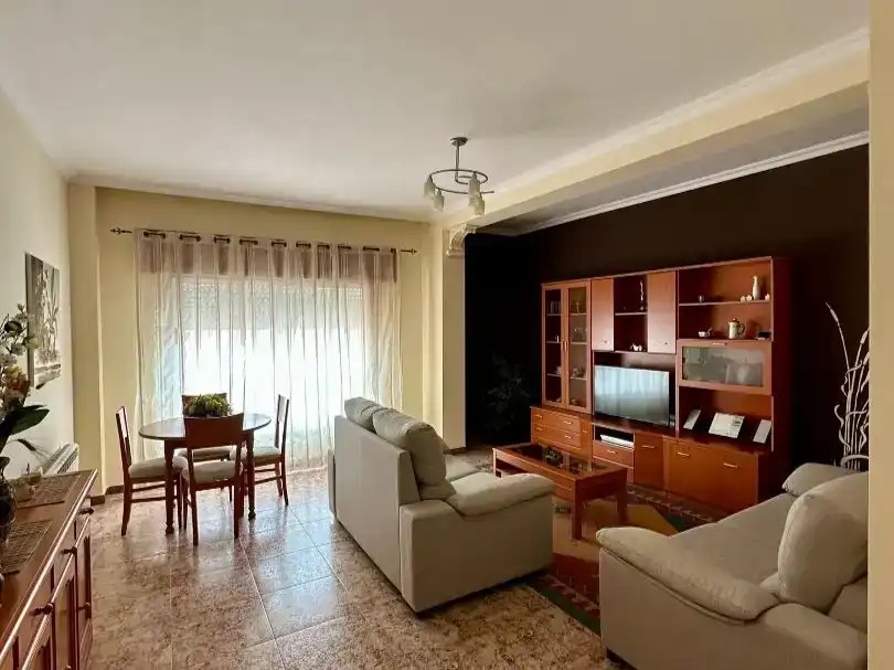 Wohnzimmer von Wohnung zur Miete in Poio mit Möbliert
