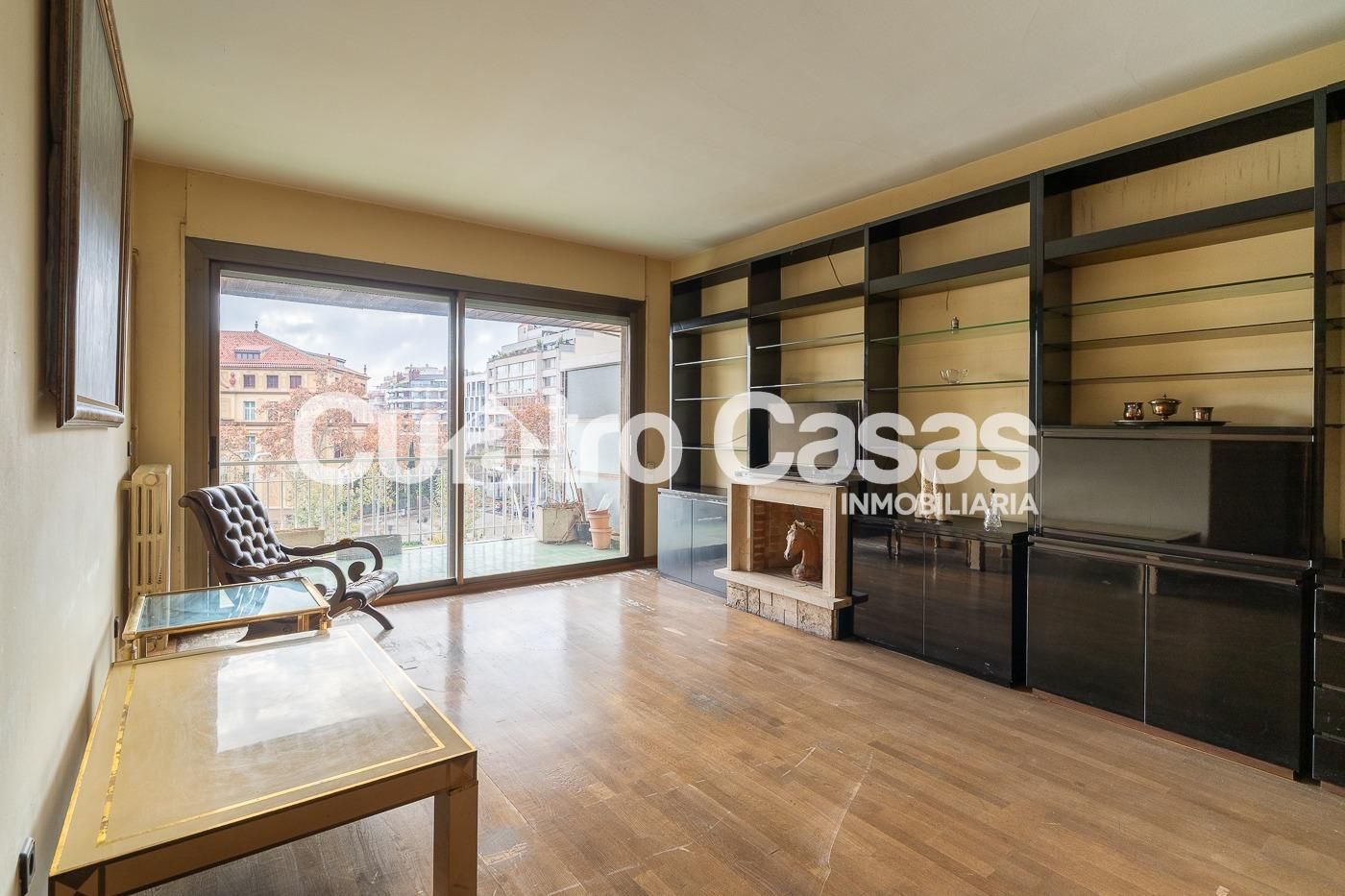 Sala d'estar de Apartament en venda en  Barcelona Capital amb Calefacció, Traster i Balcó