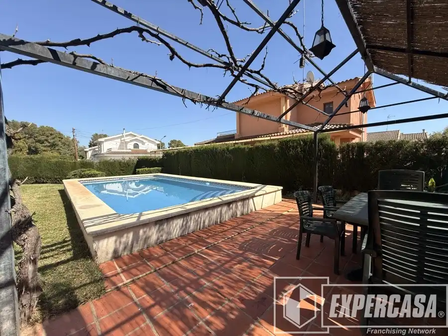 Piscina de Casa o xalet en venda en Riba-roja de Túria amb Aire condicionat, Calefacció i Terrassa