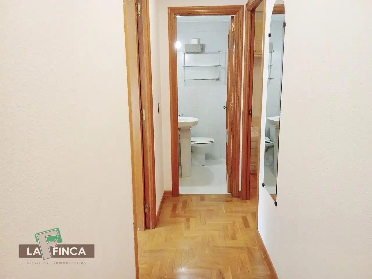 Bedroom of Flat for sale in Oviedo   with Heating, Parquet flooring and Furnished