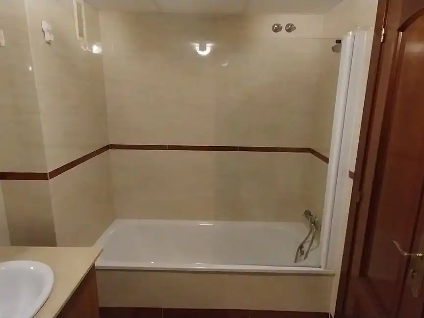 Badezimmer von Wohnung zur Miete in Carretera de Cádiz