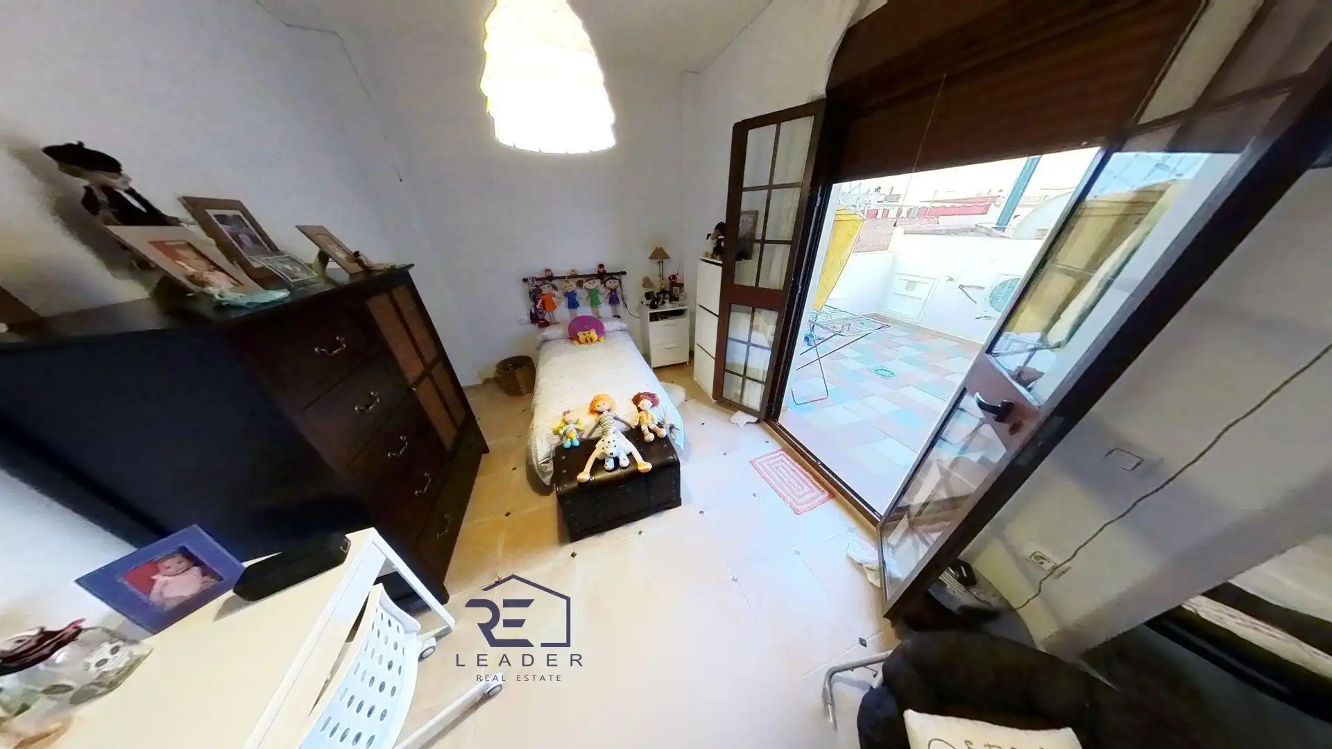 Vista exterior de Casa adosada en venta en Guillena con Aire acondicionado, Terraza y Trastero