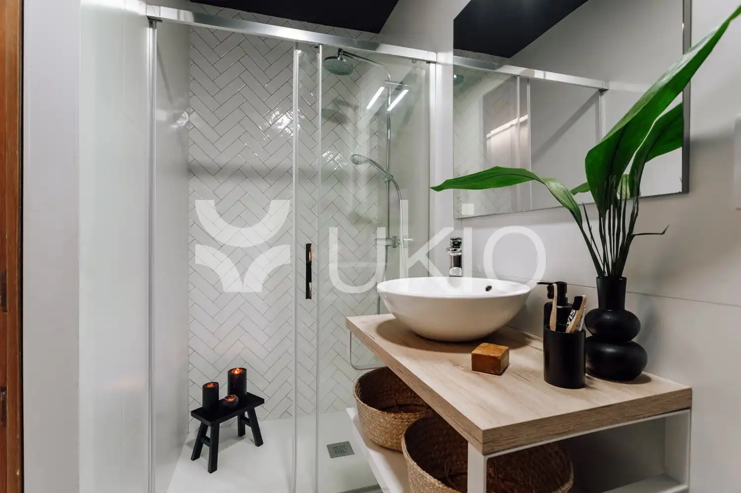 Bathroom of Apartments for rent in Barcelona  with Air Conditioner, Heating and Furnished
