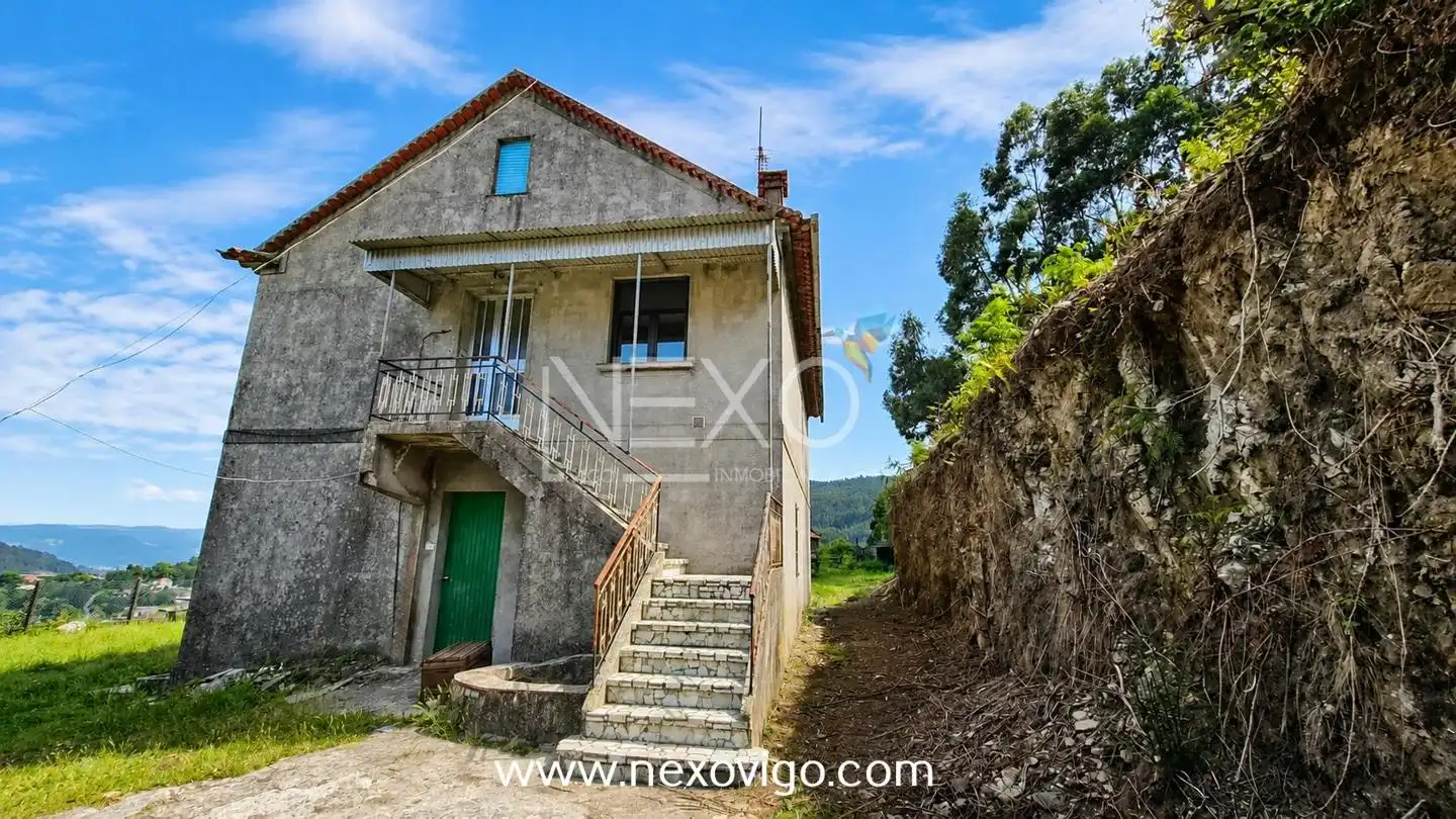 Vista exterior de Casa o xalet en venda en Marín amb Jardí privat i Traster