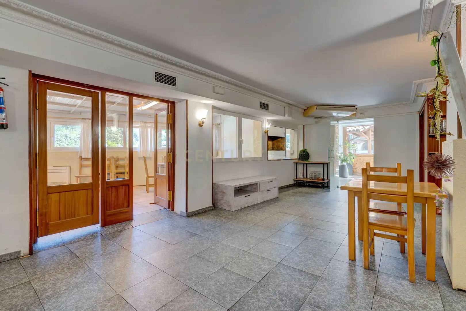 Commercial properties for sale in Deba  with Air Conditioner