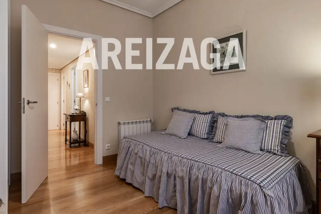 Habitación de Piso en venta en Donostia - San Sebastián  con Calefacción y Balcón