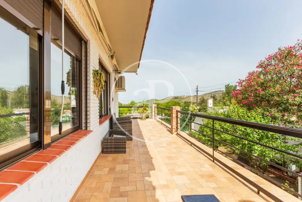 Terraza de Casa o chalet en venta en Chiva con Aire acondicionado, Calefacción y Jardín privado