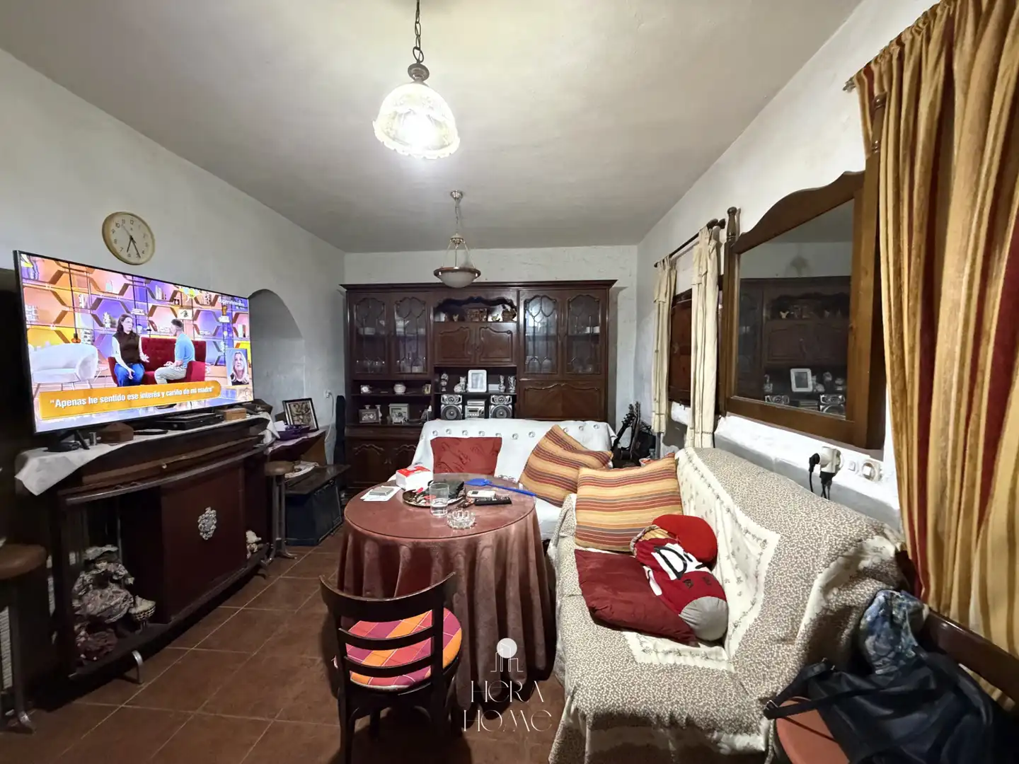 Sala d'estar de Casa adosada en venda en Pizarra amb Traster, Piscina i Moblat