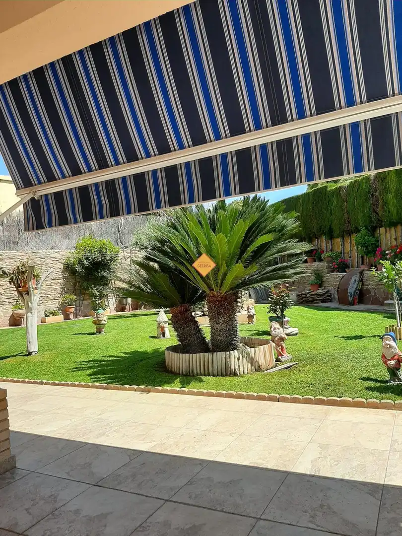 Jardí de Casa o xalet en venda en Paterna amb Aire condicionat, Calefacció i Jardí privat
