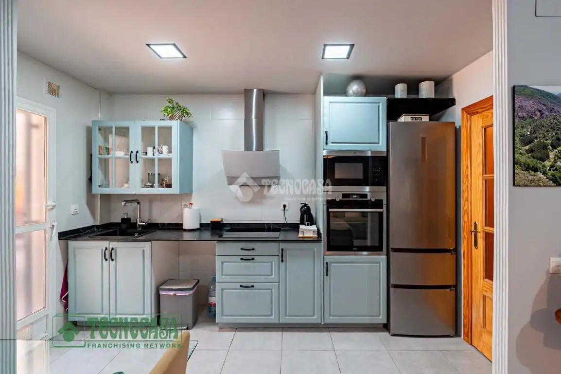 Cocina de Piso en venta en Roquetas de Mar con Jardín privado, Terraza y Balcón