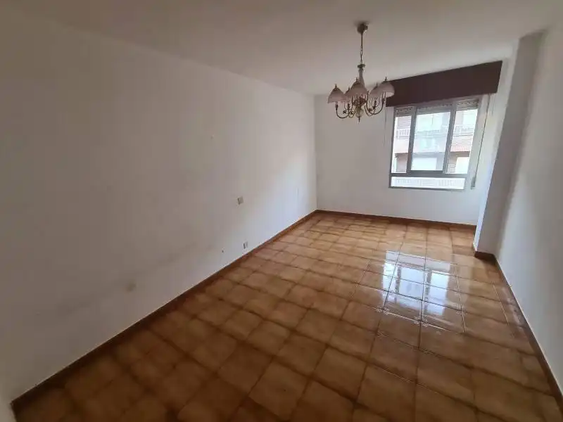 Sala de estar de Piso en venta en Vega de Espinareda con Calefacción, Terraza y Trastero