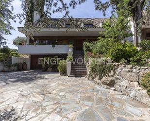 Vista exterior de Casa o xalet en venda en Tres Cantos amb Aire condicionat, Jardí privat i Terrassa