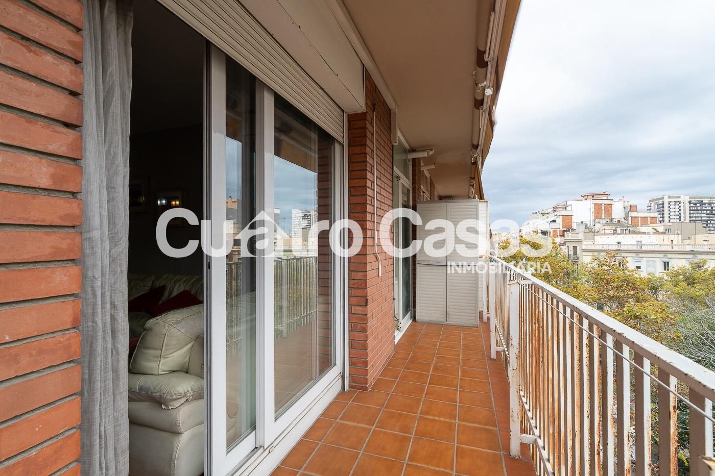 Exterior view of Flat for sale in  Barcelona Capital  with Air Conditioner and Terrace